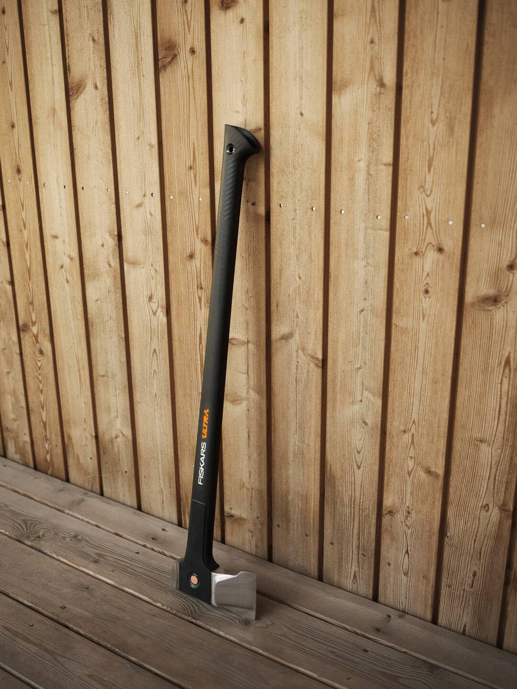 Fiskars Ultra Spaltaxt U32, Leistungsstarke Axt zum Spalten großer Holzstämme, ToughCoat-Beschichtung, Optimierte Balance, Karbonstahl-Klinge/FiberComp-Stiel, 81,5 cm, Schwarz, 1086011