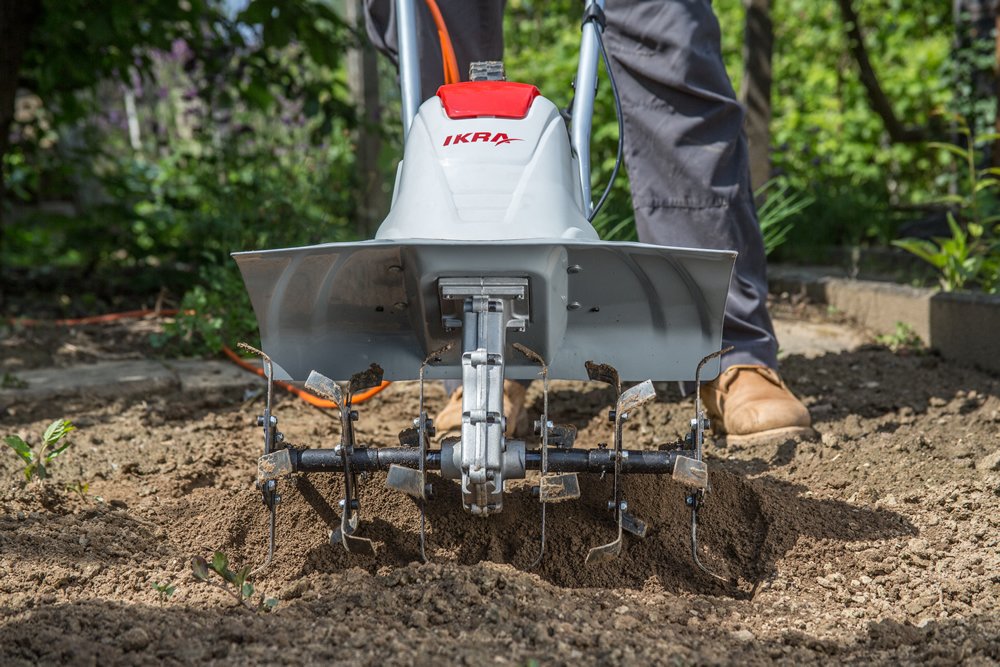 IKRA Elektro Bodenhacke Kultivator FEM1500, flexible Arbeitsbreite 17-45cm, Arbeitstiefe bis 23cm