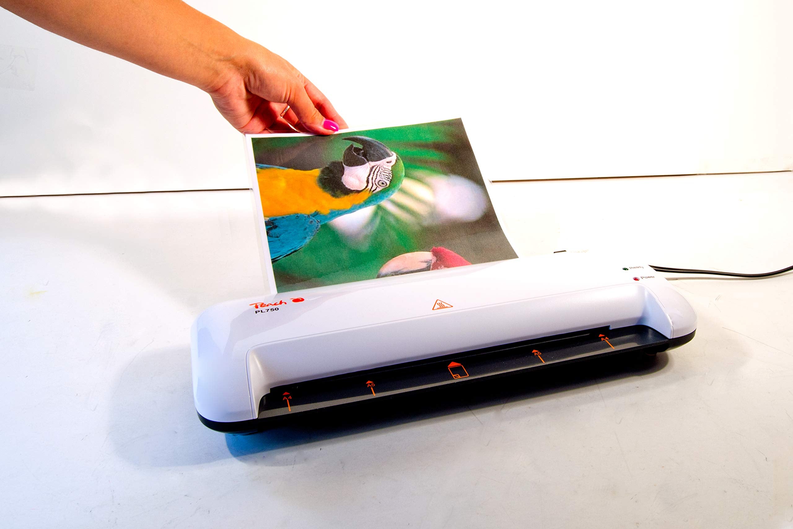 Peach Laminiergerät A4 - doppelt so schnell startklar als andere - laminiert mehr als 1,5 Seiten A4 pro Minute - geeignet für alle handelsüblichen Folien - PL750A