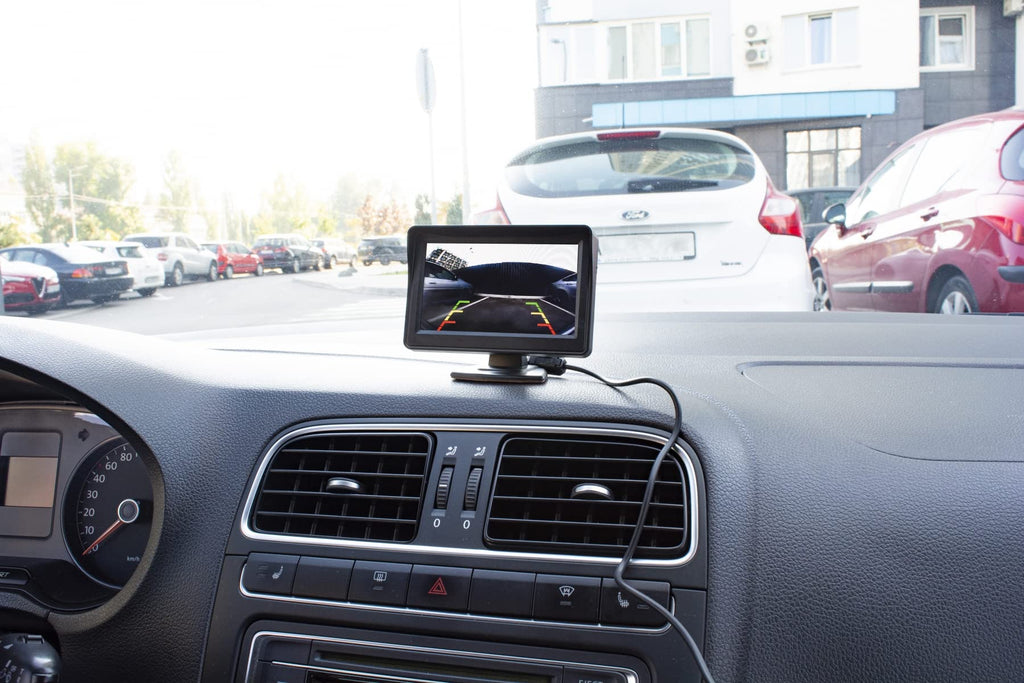 Technaxx Funk-Rückfahrkamera für das Auto in der Kennzeichenhalterung TX-170-4,3" TFT-LCD-Monitor, IR-LED für Nachtsicht bis zu 2m, einstellbare Kamerausrichtung 114° Sichtfeld 135°