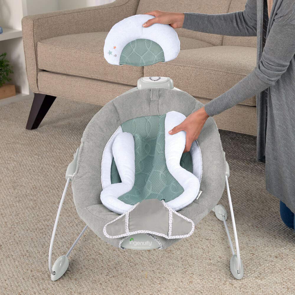 Ingenuity, Pemberton, automatische Babywippe Babyschaukel mit zwei Stufen, Sicherheitsgurt, luftdurchlässigem Material und 2 Plüschtieren