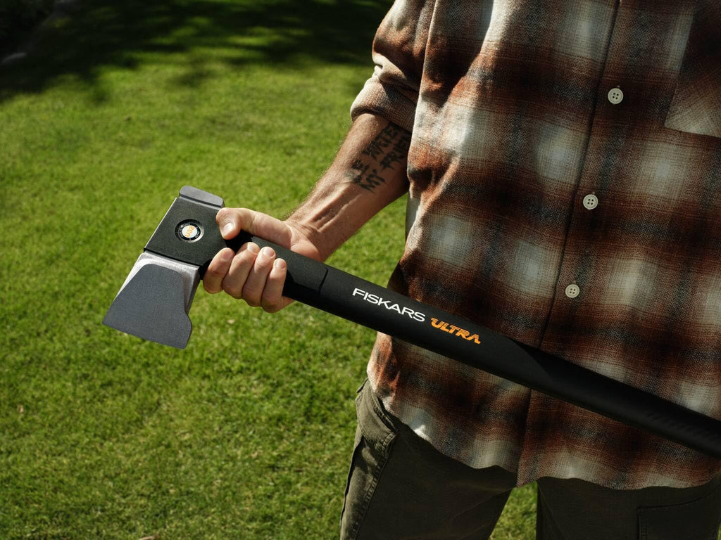 Fiskars Ultra Spaltaxt U32, Leistungsstarke Axt zum Spalten großer Holzstämme, ToughCoat-Beschichtung, Optimierte Balance, Karbonstahl-Klinge/FiberComp-Stiel, 81,5 cm, Schwarz, 1086011