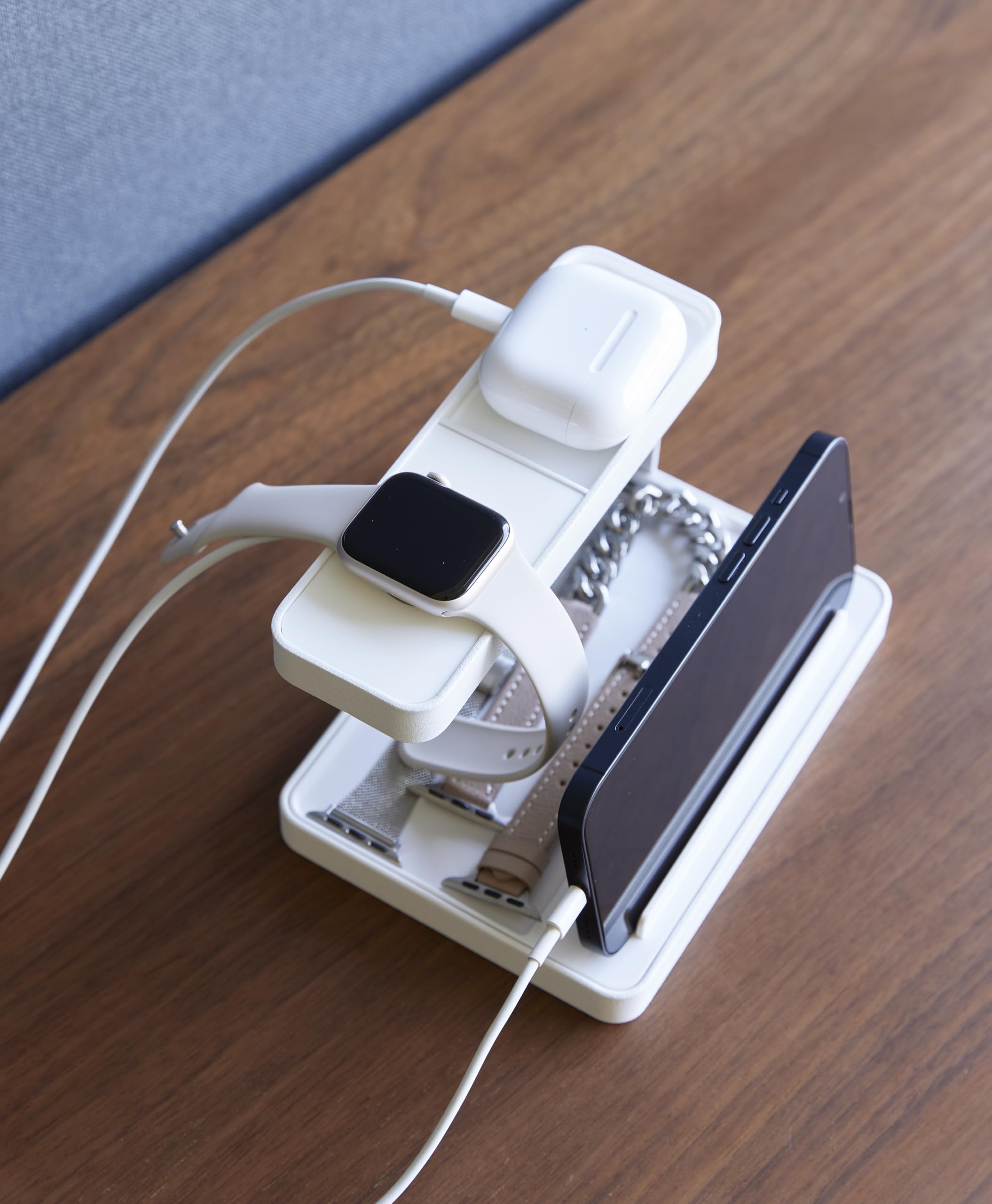 Yamazaki 1871 TOWER Smartphone & Device Charging Stand, white, Steel/ABS Resin/Silicone, 16 x 11.6 x 10 cm