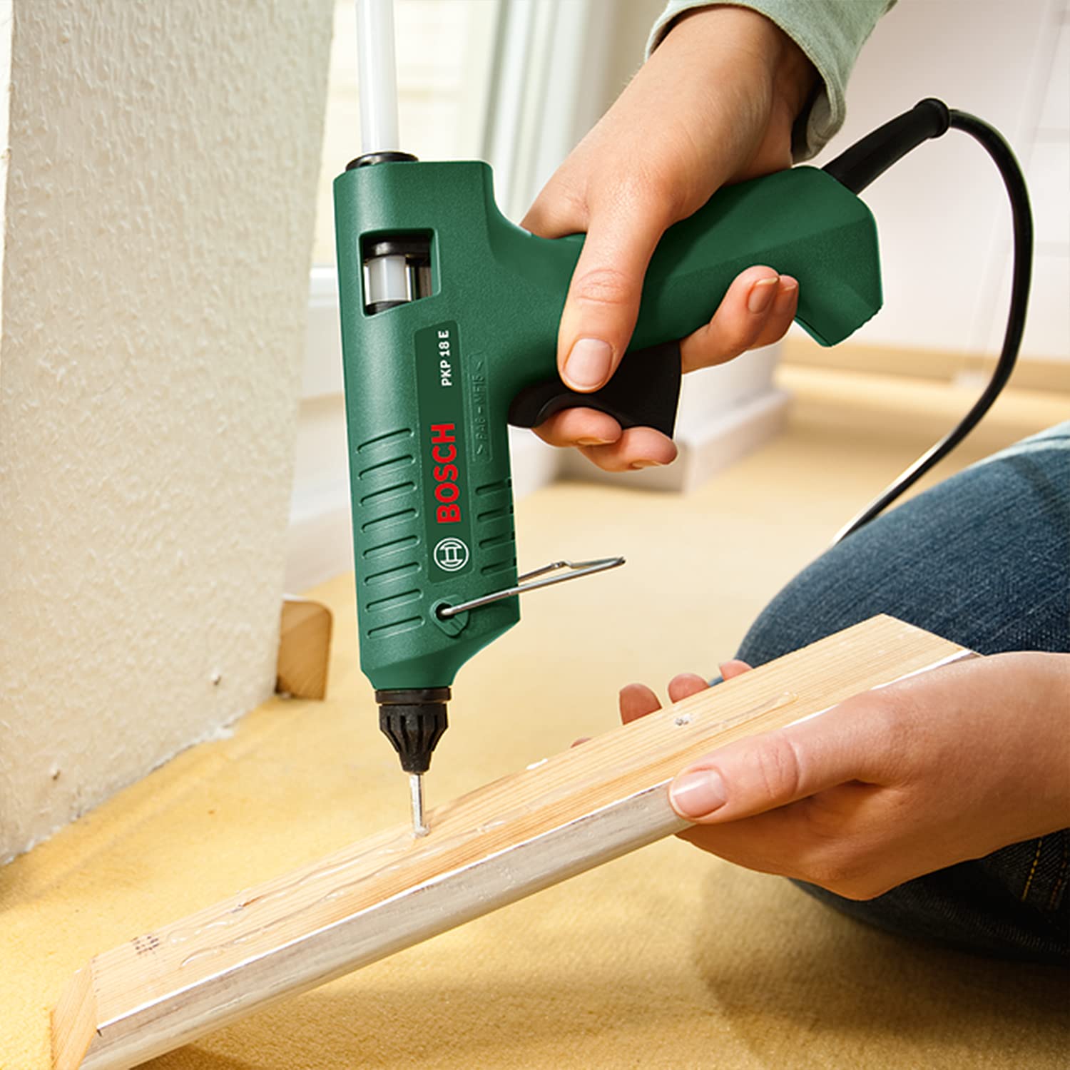 Bosch Klebepistole PKP 18 E (1x extralange Düse, Schmelzkleber, 240 Volt)
