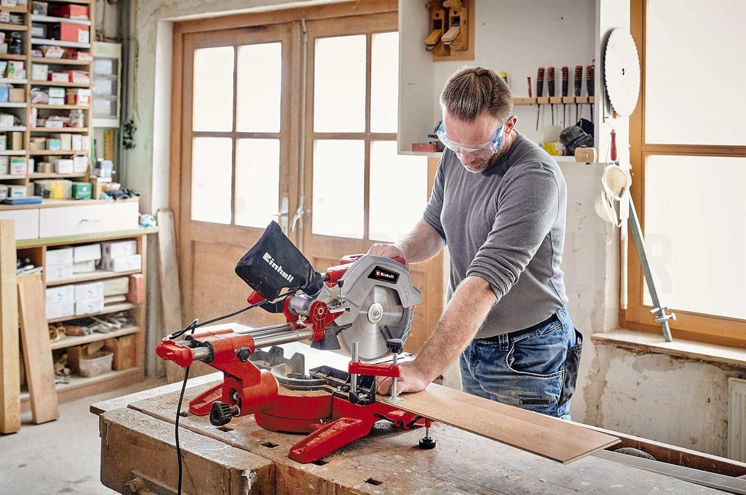 Einhell Zug-Kapp-Gehrungssäge TC-SM 254 (1900 W, max. 85 mm x 305 mm Schnitttiefe/-breite, Ø 254 mm Sägeblatt, neigbarer Sägekopf, Zugfunktion, Laser)