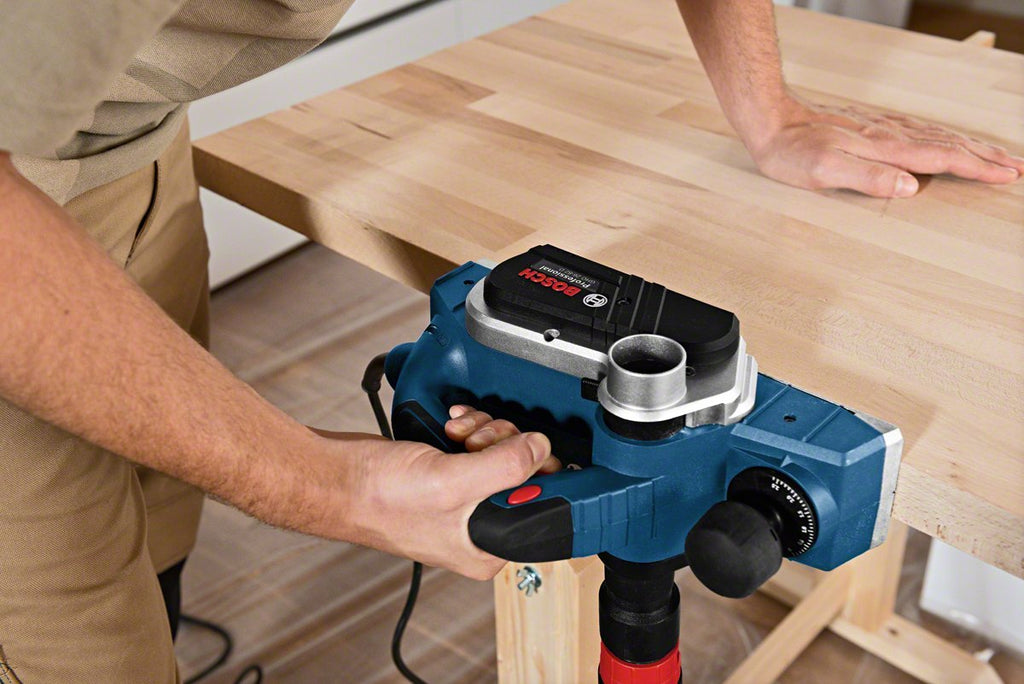Bosch Professional Hobel GHO 26-82 D (Leistung 710 Watt, inkl. Parallelanschlag, Sechskantstiftschlüssel SW 2,5, Stoffstaubbeutel, Handwerkoffer)
