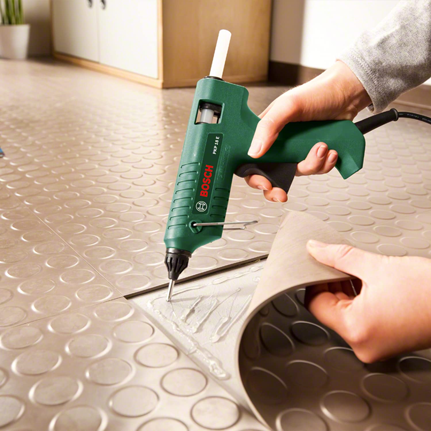 Bosch Klebepistole PKP 18 E (1x extralange Düse, Schmelzkleber, 240 Volt)