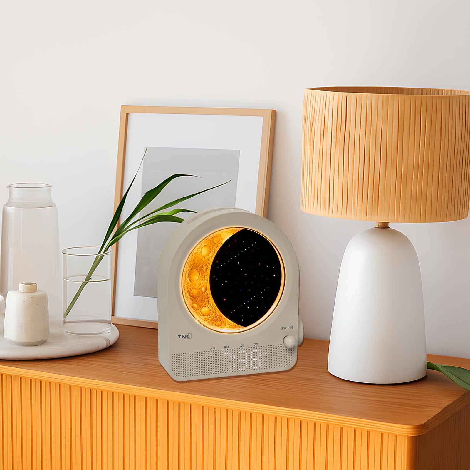 TFA Dostmann Lichtwecker Digital mit Mondlampe, Nachtlicht, Nachttischlampe, White-Noise, Naturgeräusche, Einschlafhilfe, 2 Alarme, 60.2053, Hellgrau, Beige