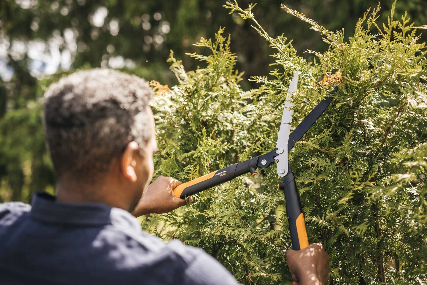 Fiskars PowerGear X Getriebe-Heckenschere, Antihaftbeschichtet, Hochwertige Stahl-Klingen, Länge: 63 cm, Schwarz/Orange, HSX92, 1023631