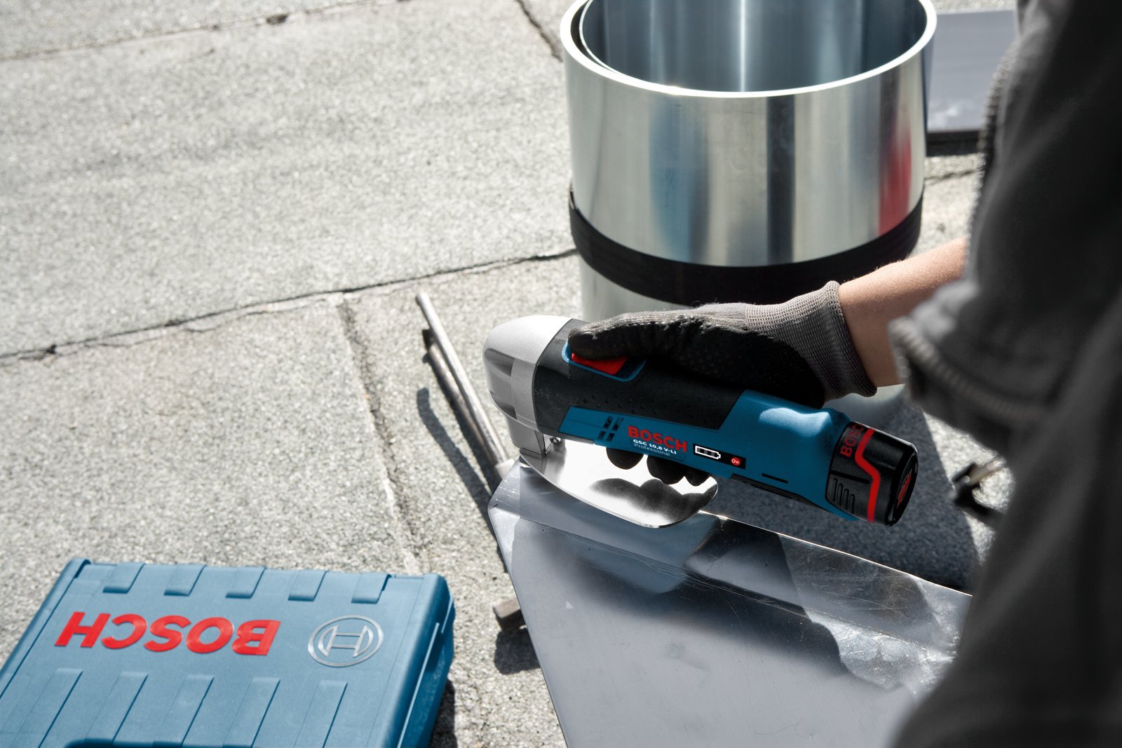 Bosch Professional 12V System Akku Blechschere GSC 12V-13 (inkl. Innensechskantschlüssel, 1x Ober- und Untermesser für Blechschere, Einlage, ohne Akku/ Ladegerät)
