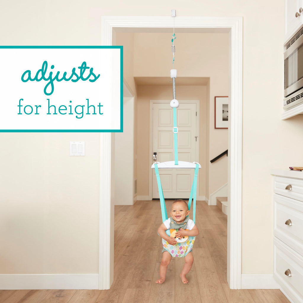 Infantino Music & Lights 2-in-1-Türschaukel, Anregende Aktivitätsschaukel für Babys mit bewegungsgesteuerten Geräuschen, Fuchs