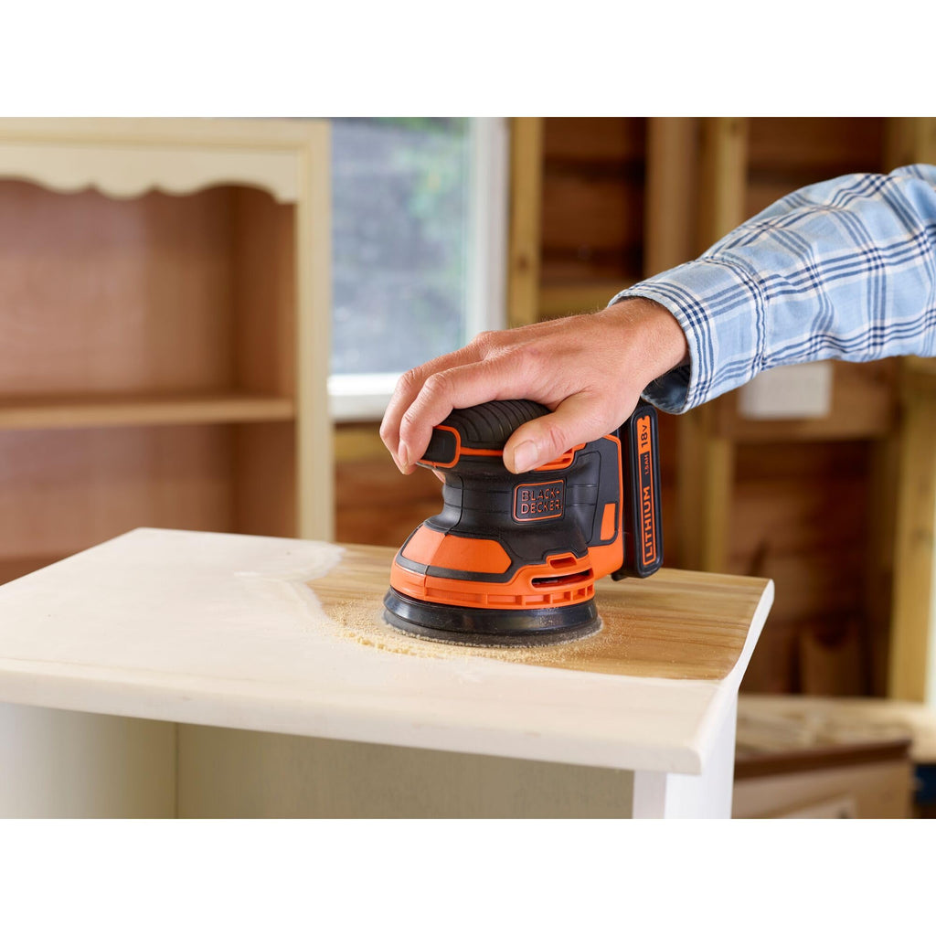 Black+Decker Akku-Exzenterschleifer / Schleifmaschine (18V, mit Staubfangbehälter, zum Schleifen/Polieren, ergonomische Multi-Positionsgriffflächen, Lieferung ohne Akku und Ladegerät), Schwarz, Orange
