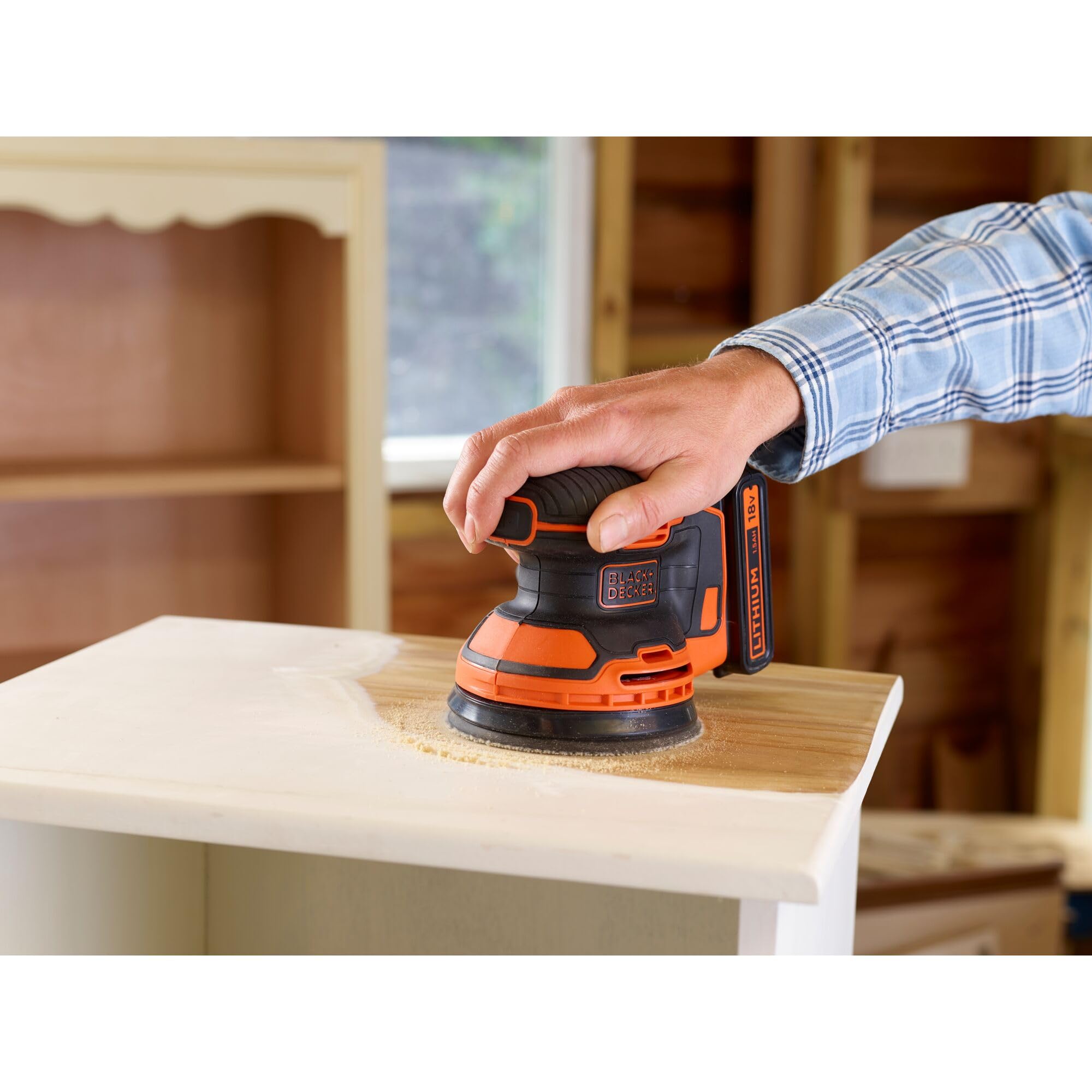 Black+Decker Akku-Exzenterschleifer / Schleifmaschine (18V, mit Staubfangbehälter, zum Schleifen/Polieren, ergonomische Multi-Positionsgriffflächen, Lieferung ohne Akku und Ladegerät), Schwarz, Orange