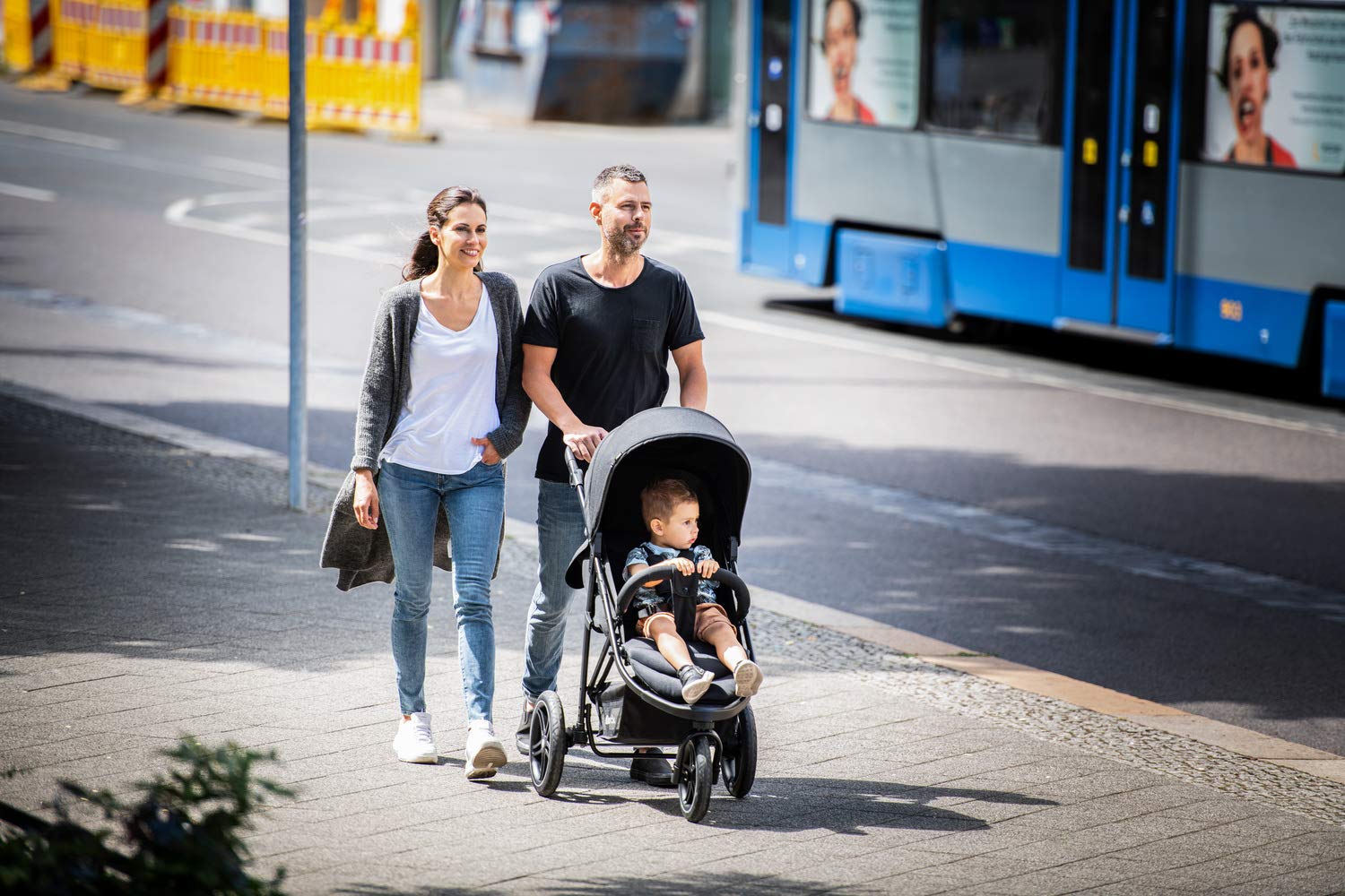 hauck Rapid 3R, Schwarz - Dreirad Kinderbuggy mit Gummireifen, Federung und Liegeposition ab Geburt bis 22 kg, UV Schutz 50+, Zusammenklappbar, Höhenverstellbarer Schieber mit Becherhalter