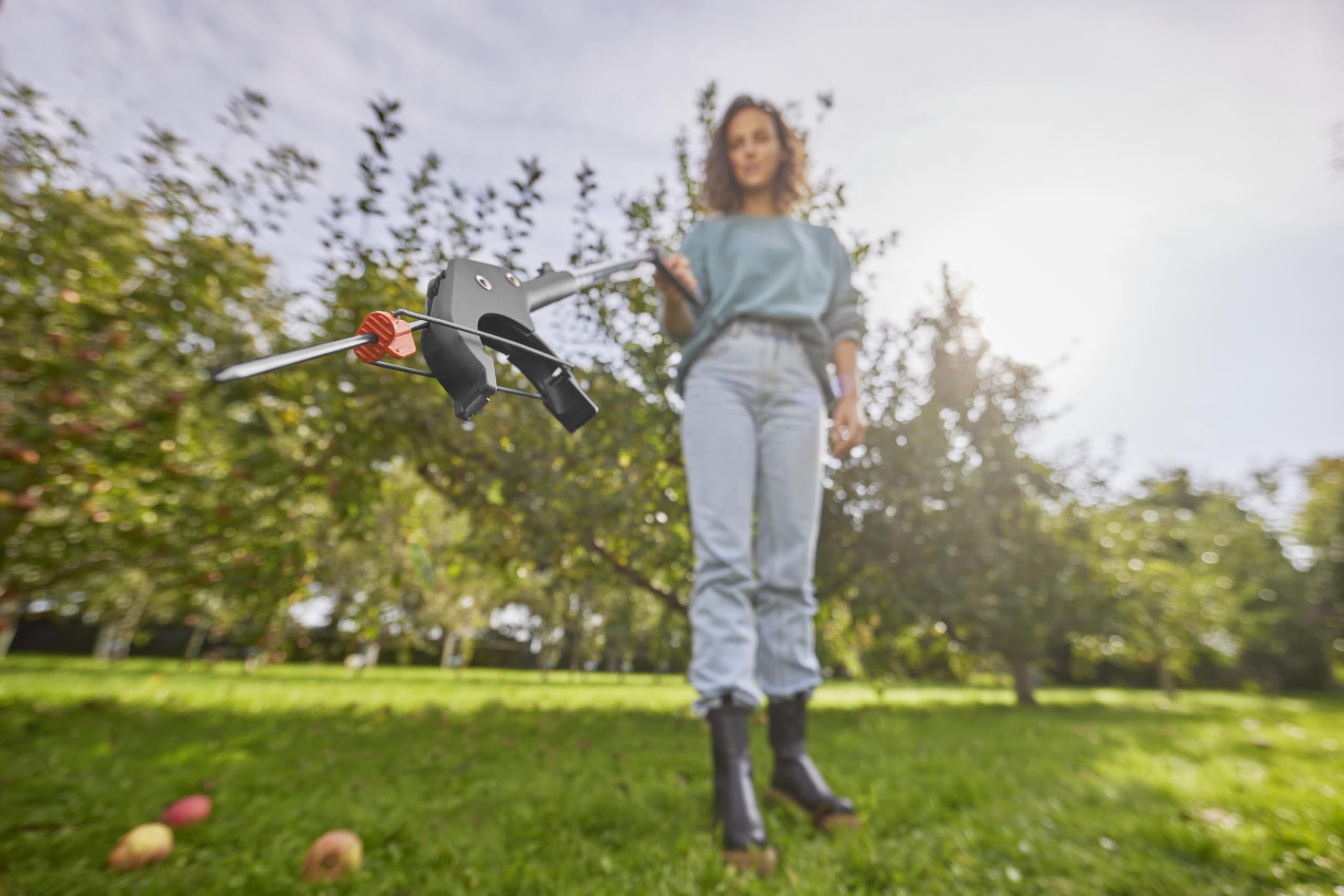 Gardena Greifer 4 in 1: ergonomische Greifzange, multifunktionales Gartengerät zum greifen, aufspießen, rechen und kratzen von Gartenabfällen (11700-88)