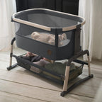 Maxi-Cosi Iora Air Beistellbett Baby, Co-Sleeper mit Allround-Netzgewebe, 0–6 Monate (9 kg), Schaukelmodus,5 Höhenstufen, Leichtes Schieben, Leicht zu Tragen, 2 Räder, Beyond Grey