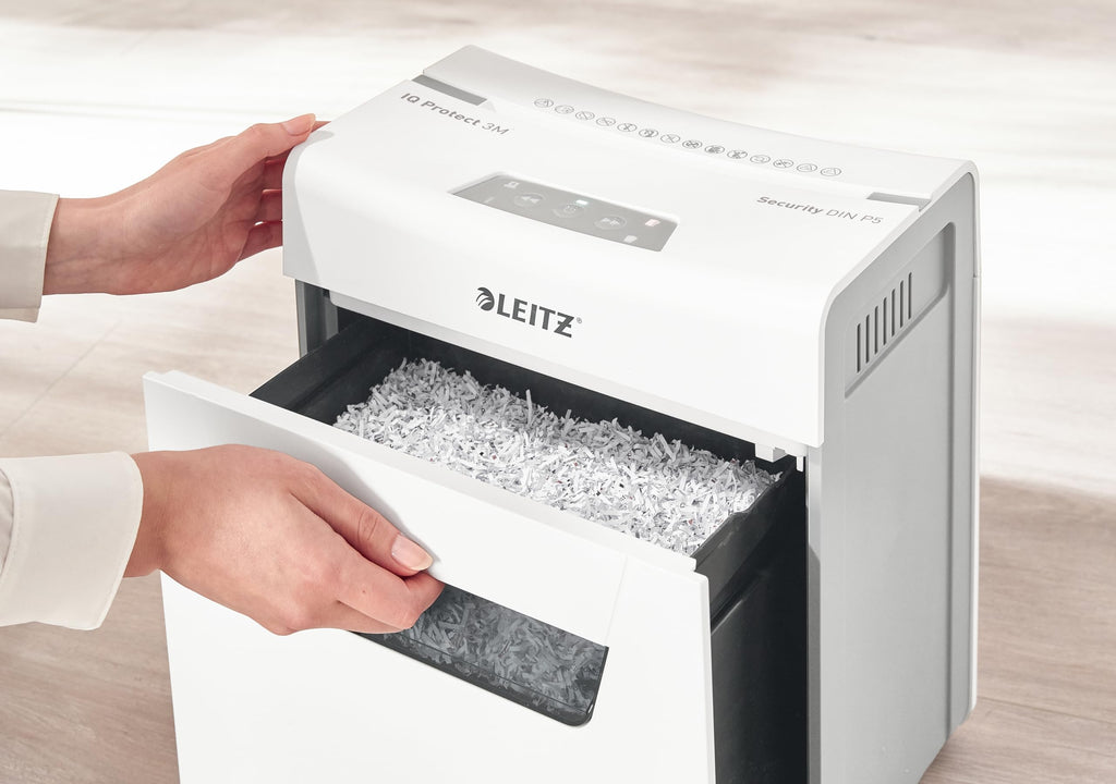 Leitz IQ 3M Premium Aktenvernichter P5, Mikroschnitt, 4-3 Blatt (70-80g/m²), Super leise, kompakt & sauber, TÜV+GS zertifiziert, 10L Behälter, für Büro & Home Office, Protect Serie, Weiß, 80930000