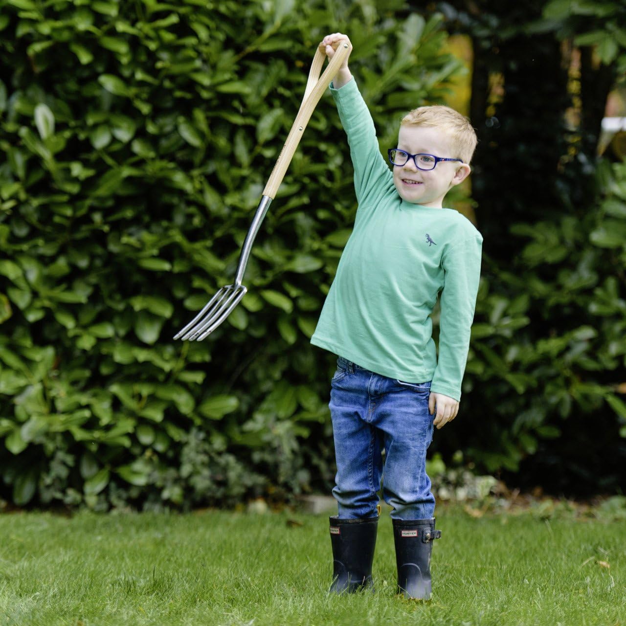 Kent & Stowe Kinder-Spatengabel – leichte Gartenforke für Kinder aus Edelstahl, kleine Heugabel mit Stiel aus Eschenholz, Länge: 71 cm