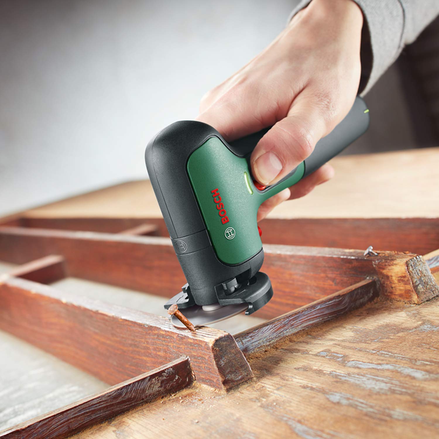 Bosch Mini-Winkelschleifer EasyCut&Grind (Holz (Rundhölzer), Kunststoff, Karton und Metall trennen; 2,0 Ah Akku; 7,2 Volt; im Karton)