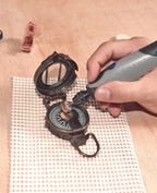 Dremel 2050 Stylo+ Multifunktionswerkzeug 9W Set (mit 15 Zubehören, Variable Drehzahleinstellung bis 22.000 1/min für Gravieren und Kreative Aufgaben mit Glas, Holz, Leder, Stein) mit Kartonverpackung