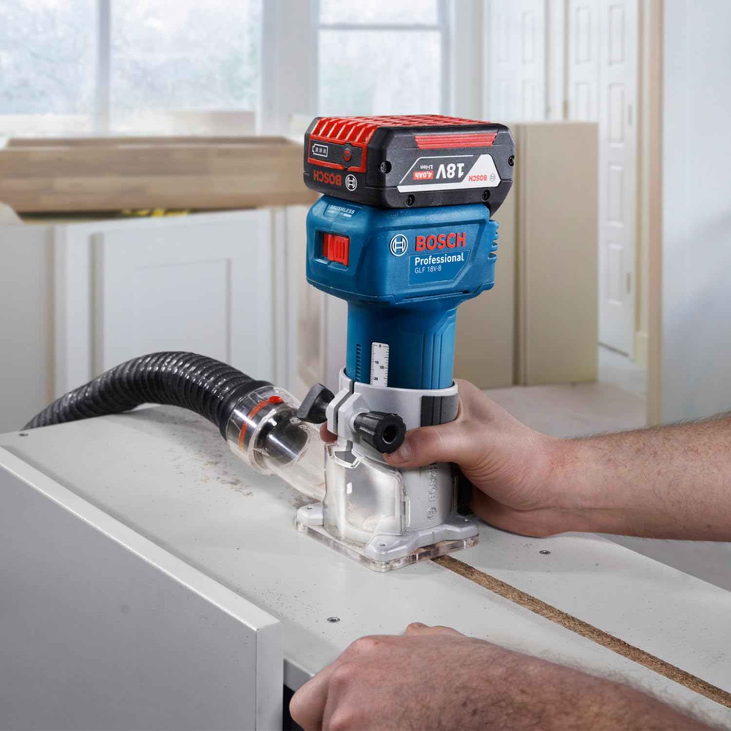 Bosch Professional 18V System Akku-Kantenfräse GLF 18V-8 (Parallelanschl., Saugadapter Oberflächenfr. & Kantenfr., Rollenführung bündiges Schneiden, 8mm-Spannz., Spannschl., L-BOXX, o. Akku/Ladeger.)