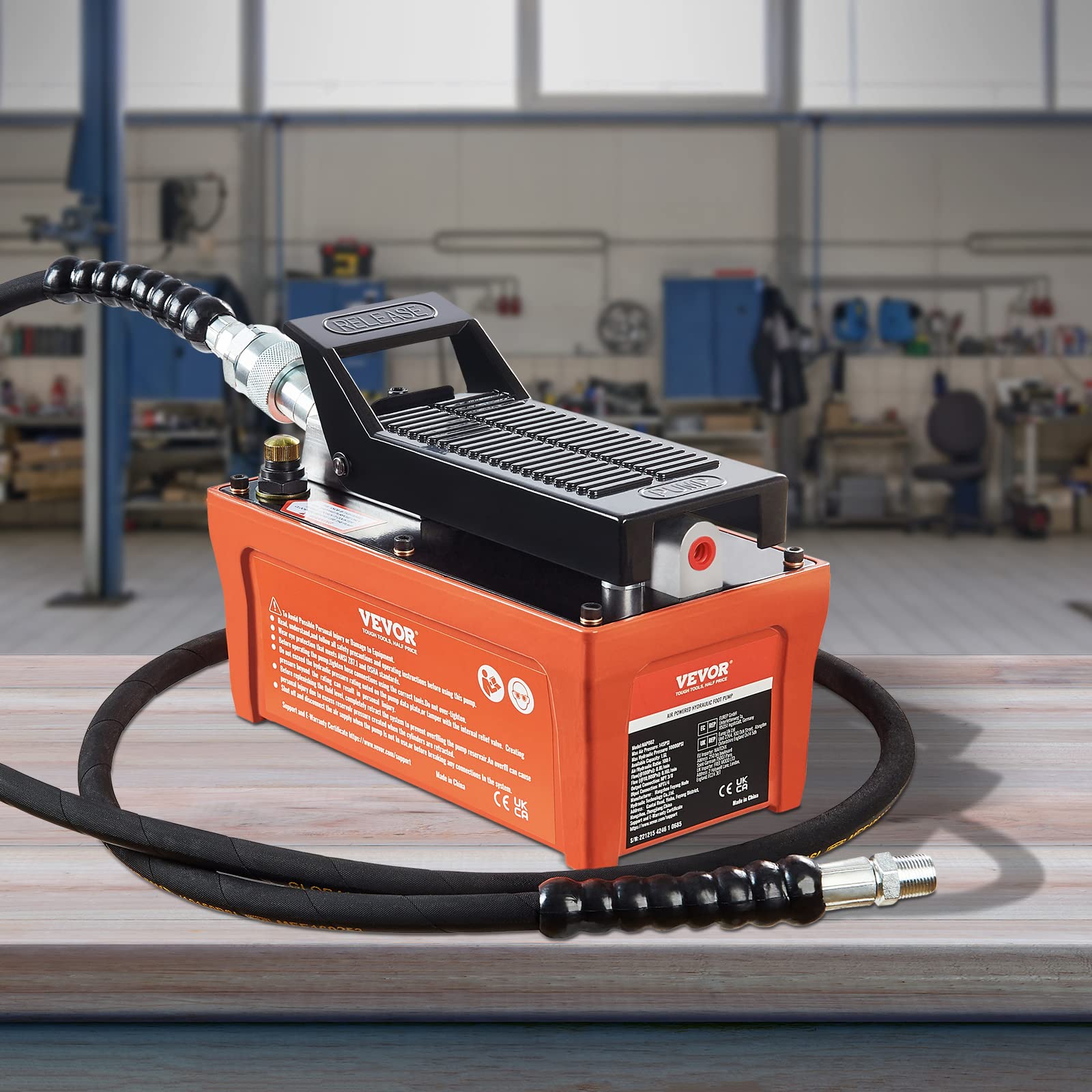 VEVOR 1,6L Lufthydraulische Pumpe 700bar Hydraulikpumpe 0,8L/min (ohne Last) 0,16L/min (Belastung) Hydraulische Fußpumpe mit 2m Schlauch Luft Fußpumpe Fußbestätig inkl. Lufteinlass-Adapter PTFE-Band