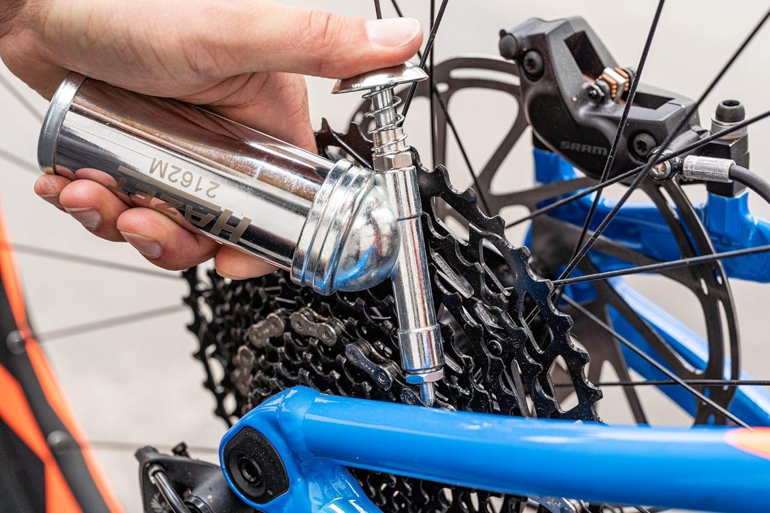 HAZET Mini-Fettpresse 2162M inkl. Schmiernippel in 50 und 90 Grad Ausführung - präzise Dosierung für loses Fett, Füllmenge 80 g - zum schmieren von Maschinen, Fahrrad-Ketten, Schlagschraubern uvm.