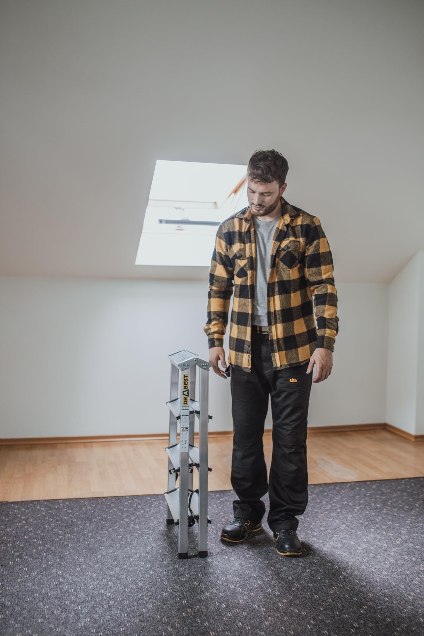 DRABEST Trittleiter Klapptritt Alu Leiter 2 x 4 Stufen Beidseitig Mehrzweckleiter Hausleitern bis 125 kg Belastbar Leiter