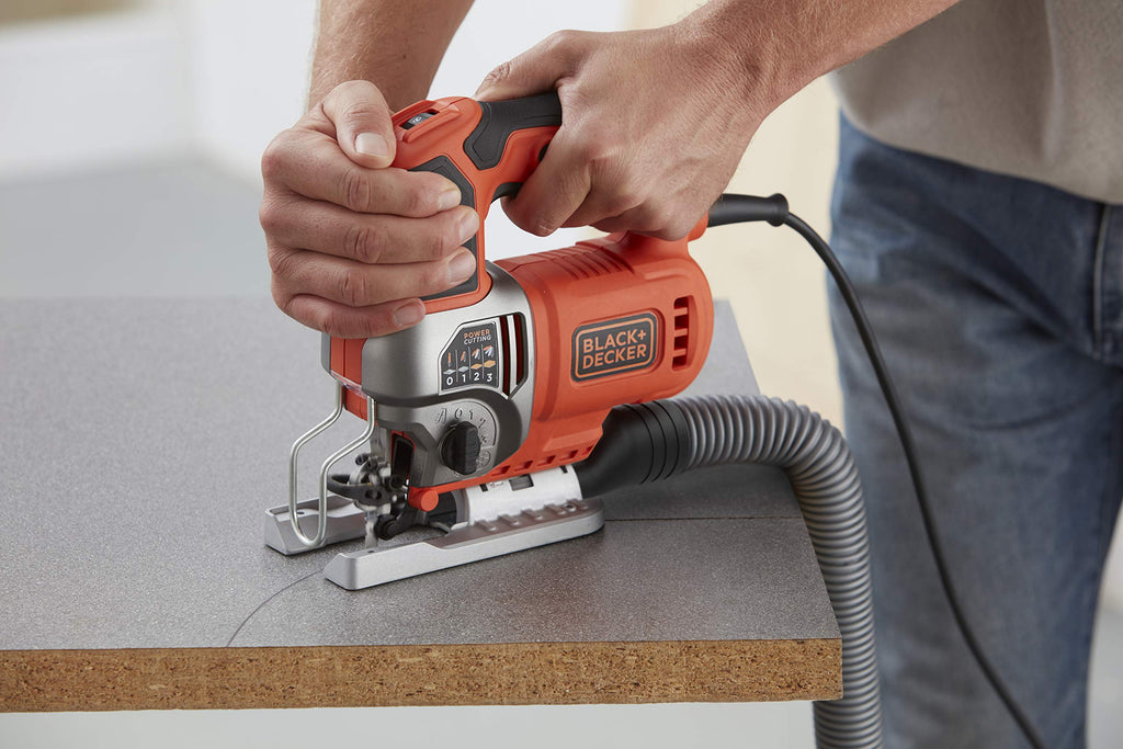 Black+Decker Elektronik-Pendelhub-Stichsäge (650 Watt, 19mm Hublänge, max. 90 mm Schnitttiefe, 3 Pendelhubstufen für vielseitigen Einsatz, variable Hubzahl, inkl. 2 Sägeblätter + Koffer) BES610K