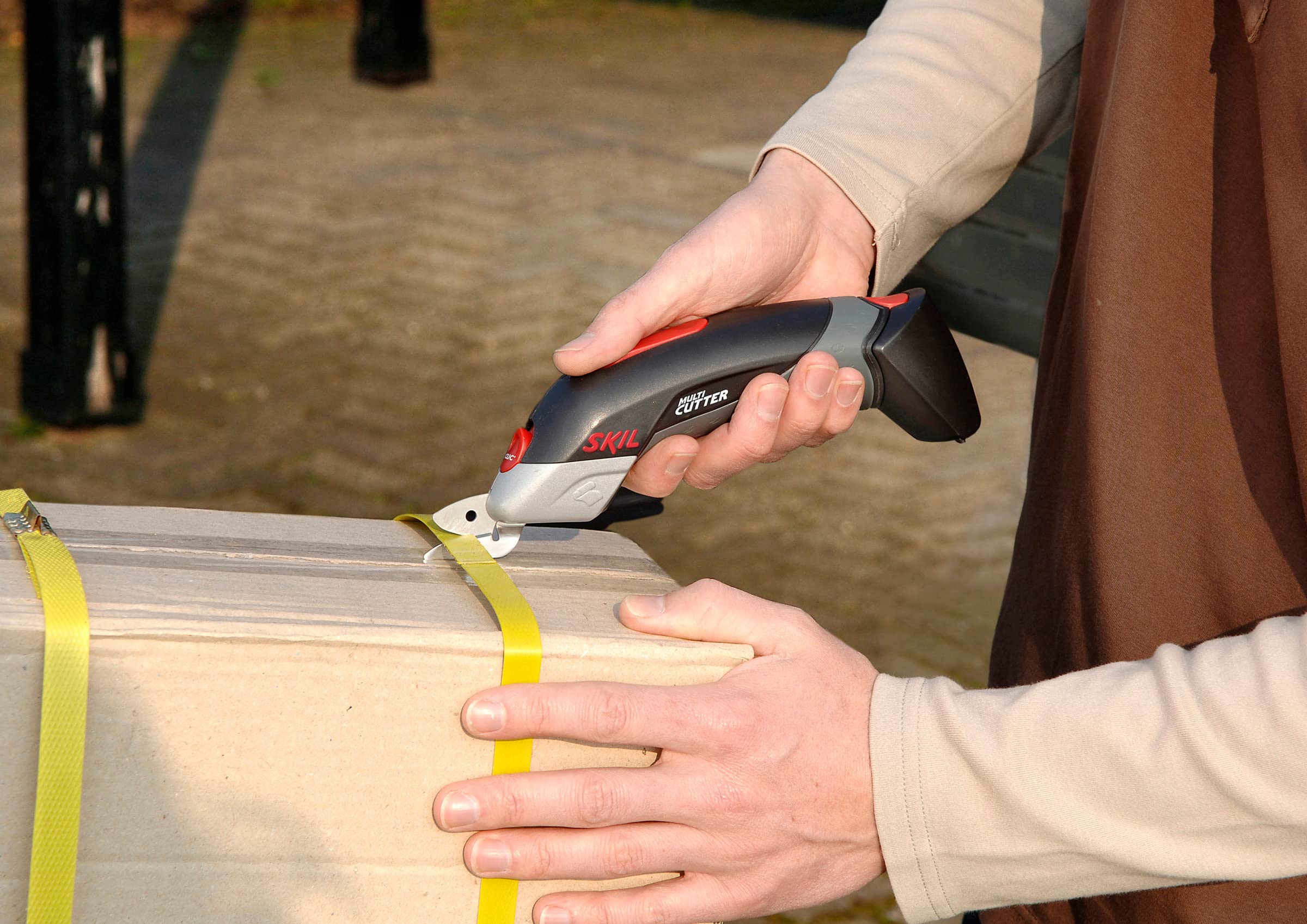 Skil Akkuschere Multi-Cutter 2900 AJ (Universalschneider für Pappe, Papier usw, inkl, Ladegerät + Akku 4,8 V, Univesalschere) F0152900AJ