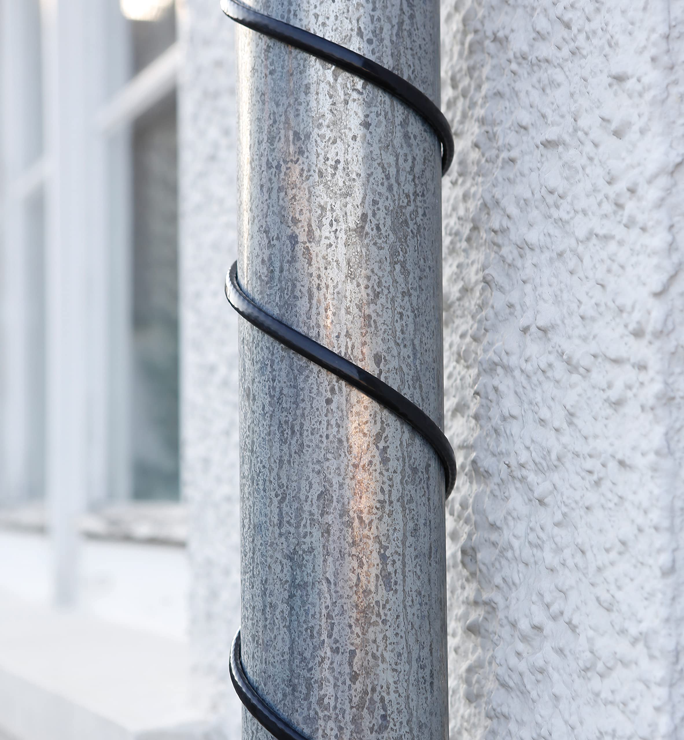 as - Schwabe 4 m Frostschutz-Heizkabel - EIS-Stop-Heizkabel mit Thermostat - Heizleitung mit Schutzkontaktstecker - 15 W/m Wärmekabel ­gegen Frost - selbstregulierendes Eisfrei Heizkabel - IP44, 67014