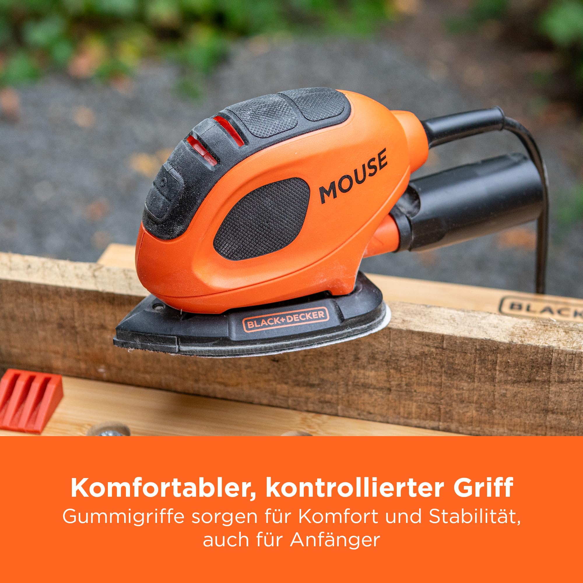 BLACK+DECKER 55W Kompakter elektrischer Deltaschleifer, mit Staubabsauganschluss und 15 Zubehörteilen, inklusive Schleifblättern, Detailschleifspitzen und einer Softtasche, BEW230BC-QS