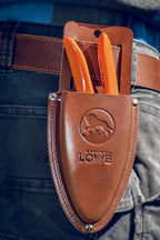 Original LÖWE Leder Premium Holster - 9809 | Gürteltasche braun für Gartenschere mit Gürtel-Clip zur Aufbewahrung am Gürtel oder Hosentasche | Made in Germany | 100% echtes Leder