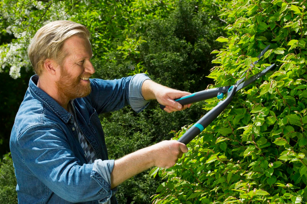 Gardena Heckenschere EasyCut: Leichte Gartenschere zum Schneiden von Hecken und Sträuchern, 20 cm, antihaftbeschichtete Messer, ergonomische Kunststoffgriffe (12301-20)
