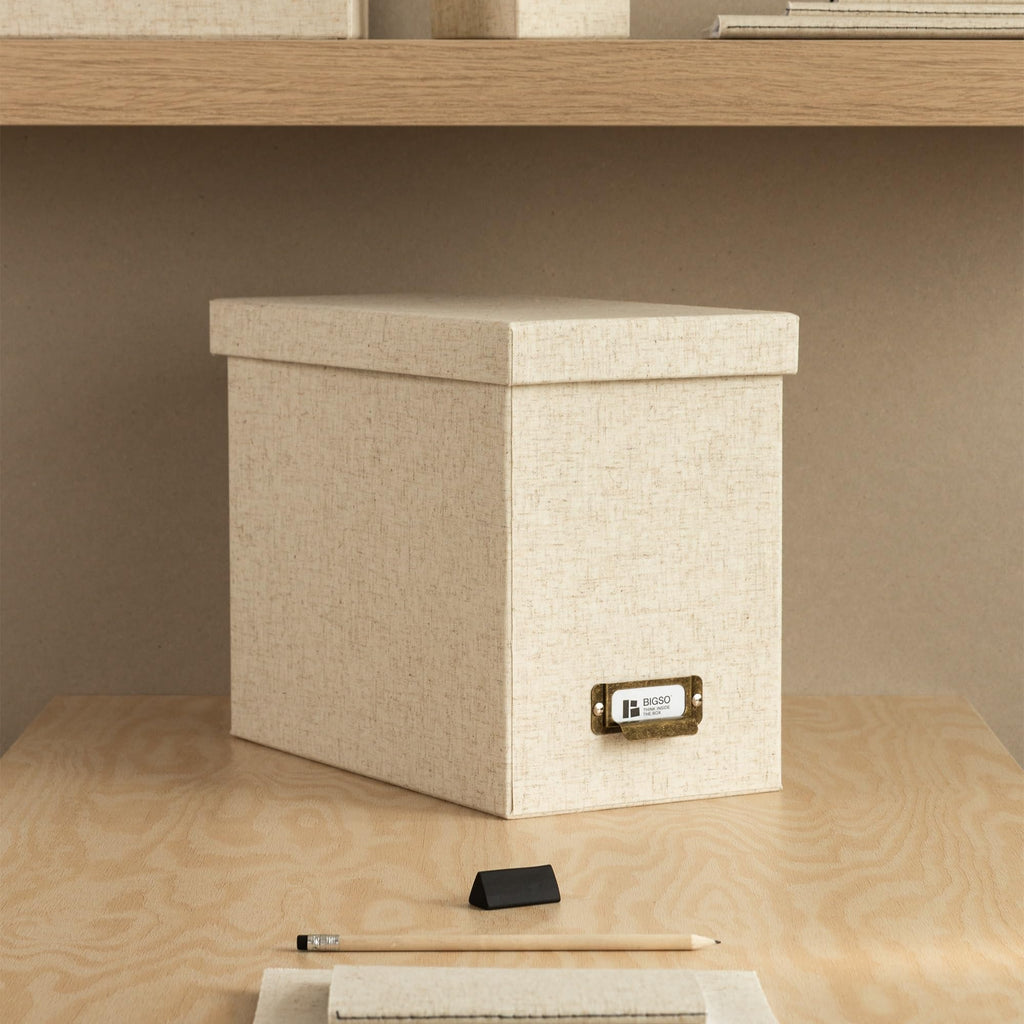 BIGSO JOHAN Hängeregisterbox A4 – Hängemappenbox mit Deckel und Griff – Schreibtischablage für Hängemappen & Dokumente – Aufbewahrungsbox aus recycelter Faserplatte und Papier – Leinen