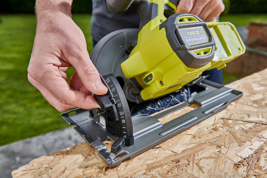 RYOBI 18 V ONE+ Brushless Akku-Handkreissäge RCS18BL-0, 184 mm Sägeblatt, werkzeuglose Einstellungen, ohne Akku und Ladegerät