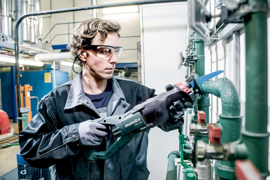 Metabo Säbelsäge SSE 1100 – 606177500 – Säbelsäge für präzises, komfortables Arbeiten in jeder Position – 4 m Kabellänge