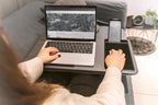 DIGITUS Notebook Kissen - mit Smartphone-Halterung - für 17" Laptops - Laptopunterlage - zum bequemen Arbeiten vom Sofa oder Bett aus - Grau