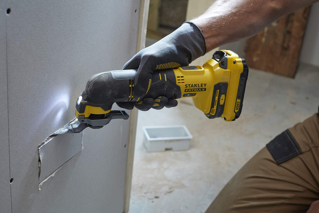 Stanley FatMax 18V Akku-Multifunktionswerkzeug SFMCE500B (Schleifer, Säge & Universalmesser in einem Gerät – Oszillierendes Werkzeug, inkl. 20-tlg. Zubehör, Lieferung ohne Akku und Ladegerät)