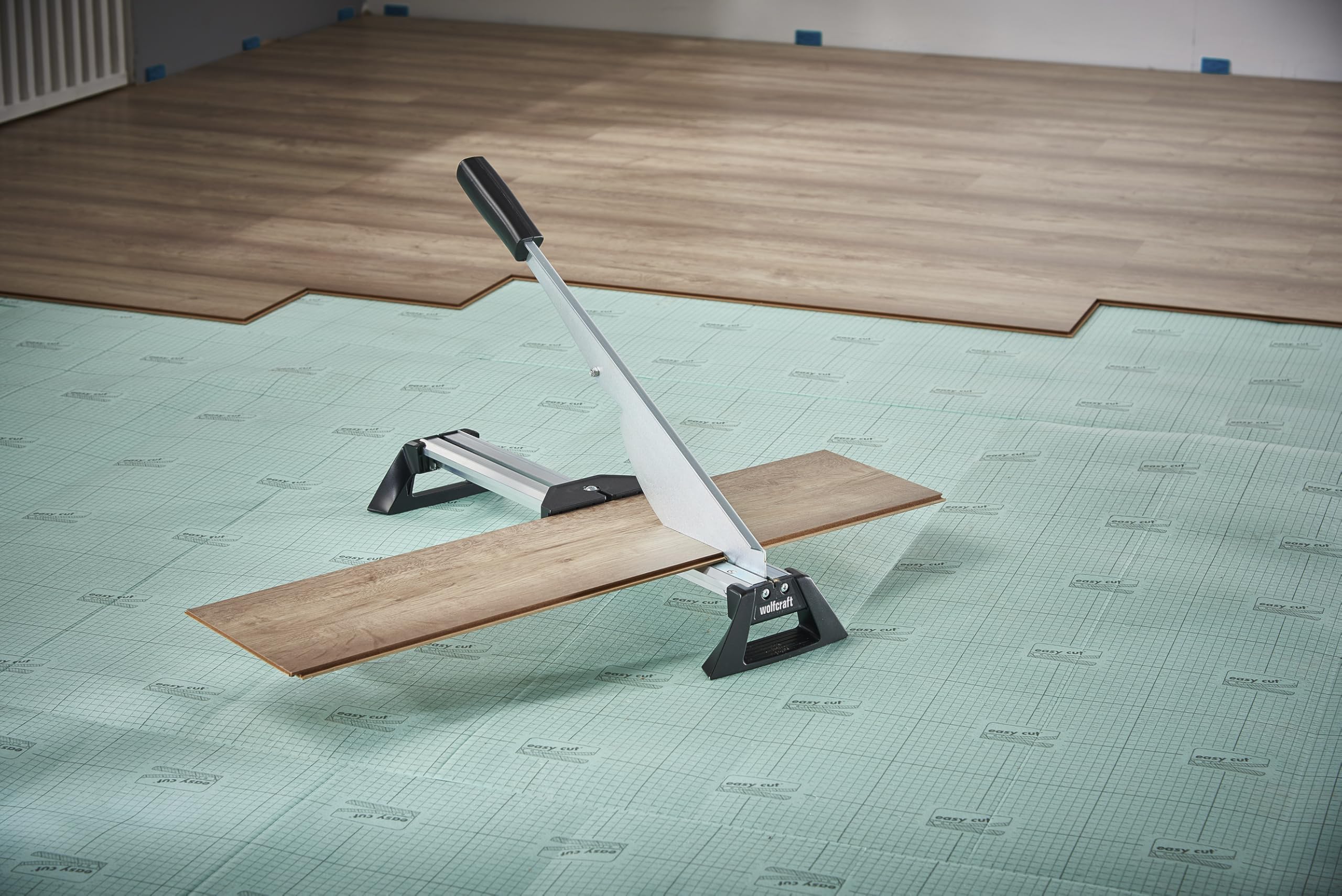 Wolfcraft 6937000 Laminatschneider LC 600 | Schneidegerät für Laminat von bis zu 46,5 cm Breite | Max. Schnittstärke: 11 mm | Ideal für Standard-Verlegearbeiten