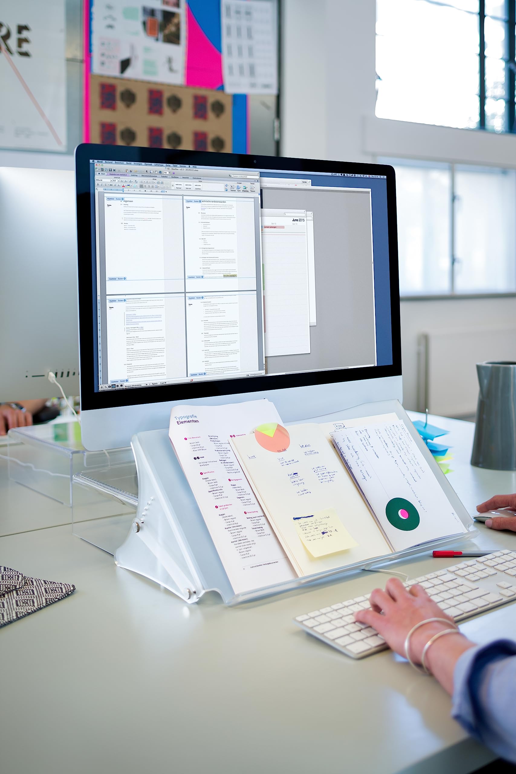Dataflex Addit ErgoDoc® Dokumentenhalter - Verstellbar 400, Klarer Acryl, Dokumentenhalter auch geeignet für Bücher, Ordner bis A3, Verstellbar, Tragkraft 6kg, Ablagefläche für Tastatur