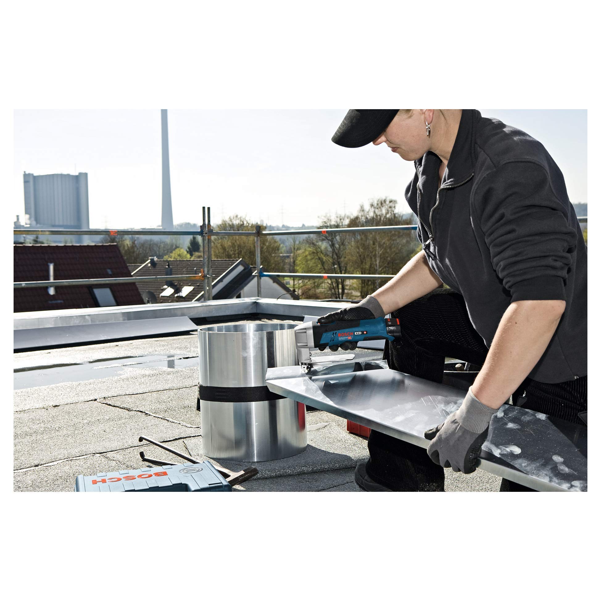 Bosch Professional 12V System Akku Blechschere GSC 12V-13 (inkl. Innensechskantschlüssel, 1x Ober- und Untermesser für Blechschere, Einlage, ohne Akku/ Ladegerät)