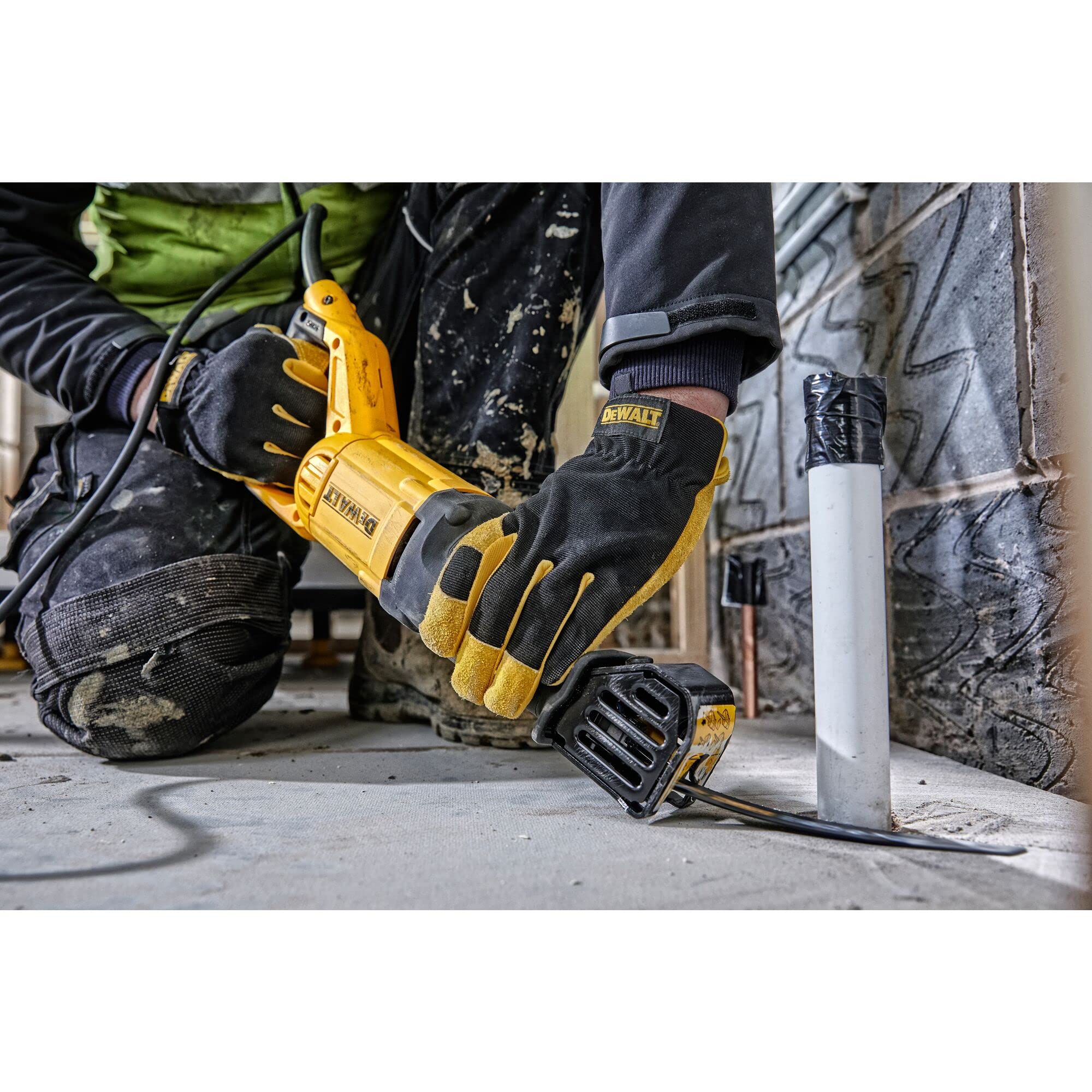 DEWALT 1.100 Watt Säbelsäge (Hublänge 29 mm, max. Schnittleistung (Holz) 280 mm, inkl. Transportkoffer), DWE305PK