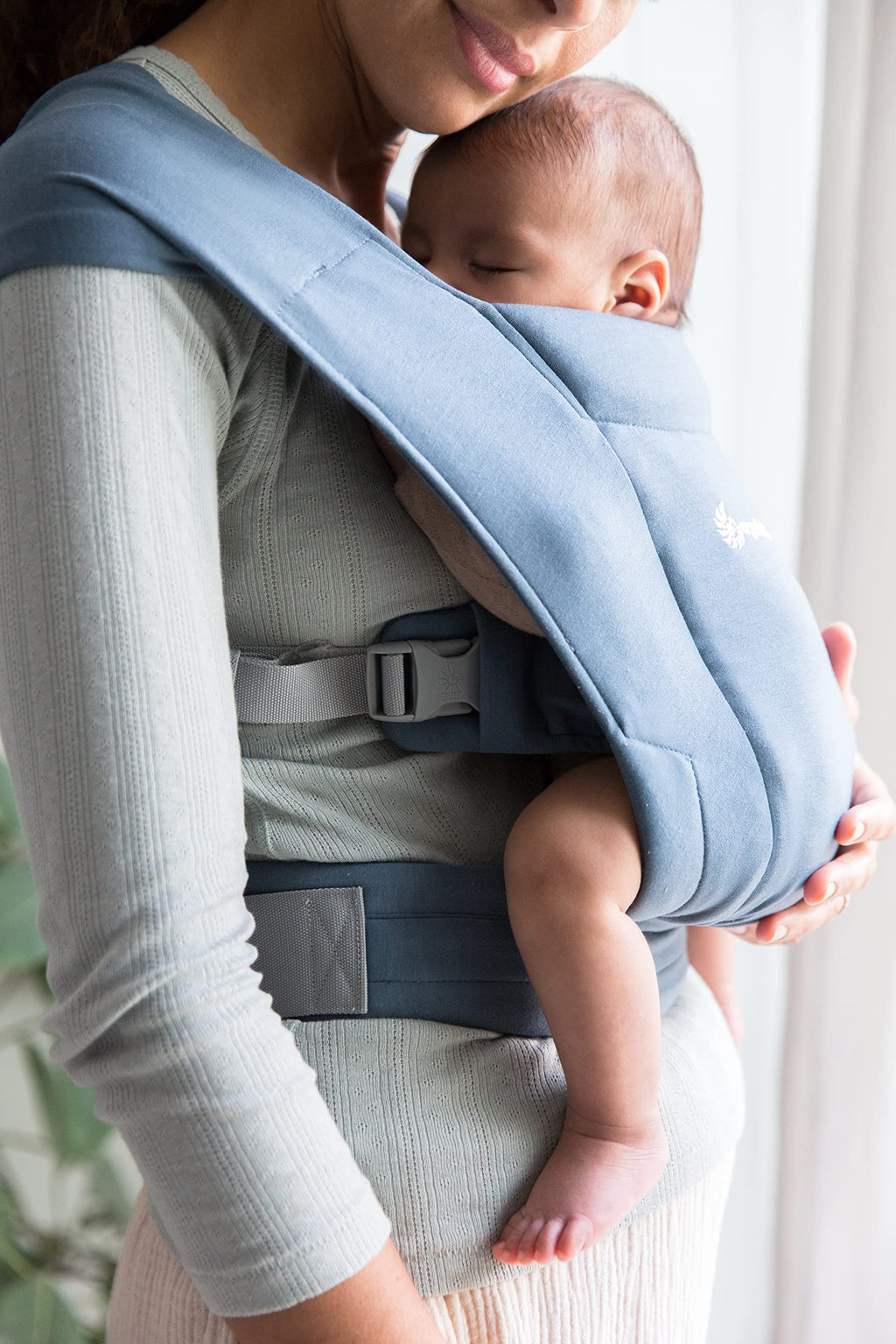 Ergobaby Embrace Babytrage für Neugeborene ab Geburt Extra Weich, Bauchtrage Baby-Tragetasche Ergonomisch, Oxford-Blau, 1 Stück (1er Pack)