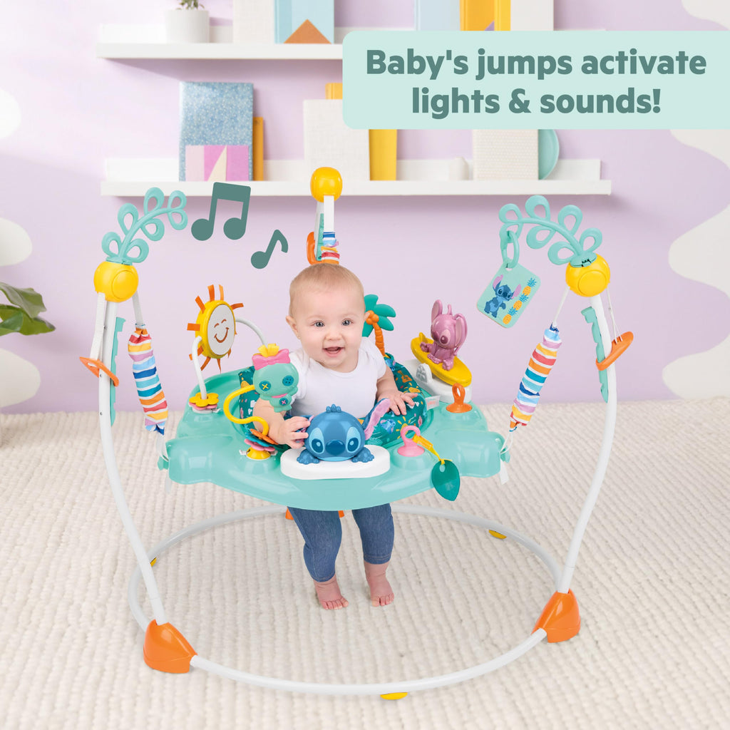 Bright Starts Disney Stitch Little Ohana Baby-Aktivitätshopser mit interaktiven Spielzeugen, Baby Bouncer Lichtern und Musik mit Stitch, Angel und Scrump, 6–12 Monate (blau)