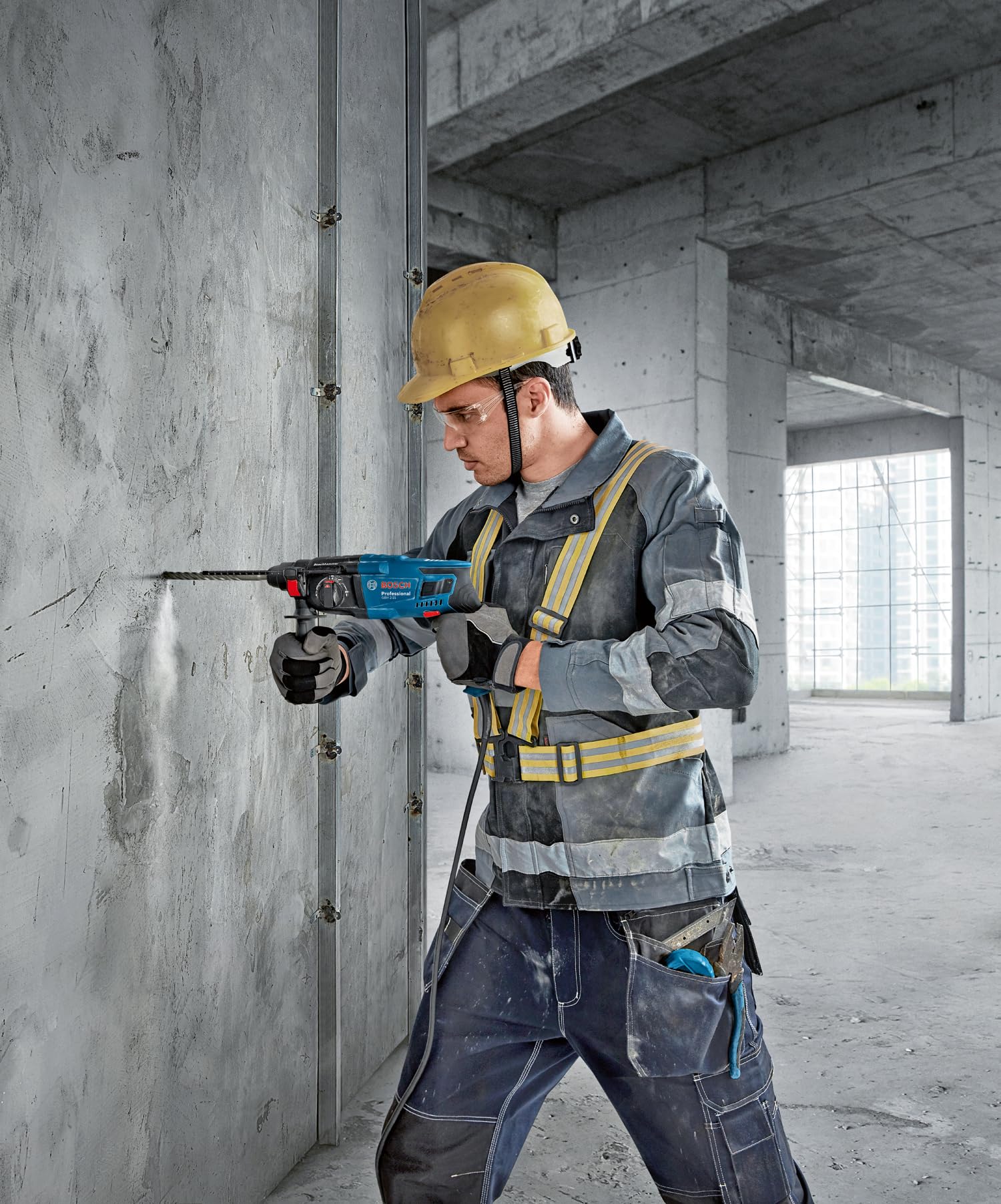Bosch Professional Bohrhammer GBH 2-21 (mit SDS plus, inkl. 3x Drill Bit SDS plus, (6/8/10 mm), Zusatzhandgriff, Maschinentuch, Tiefenanschlag, Handwerkoffer)