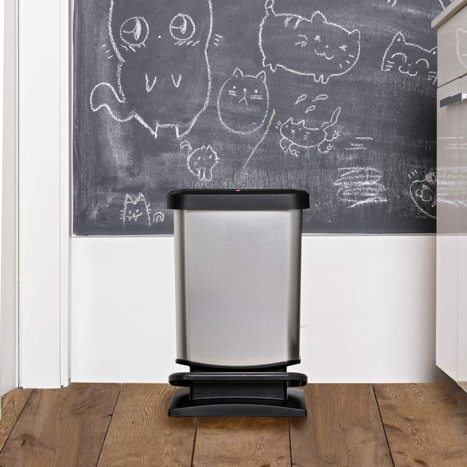 Rotho Paso Mülleimer 20l mit Deckel, Kunststoff (PP recycelt) BPA-frei, rot, 20l (29.3 x 26.6 x 45.7 cm)