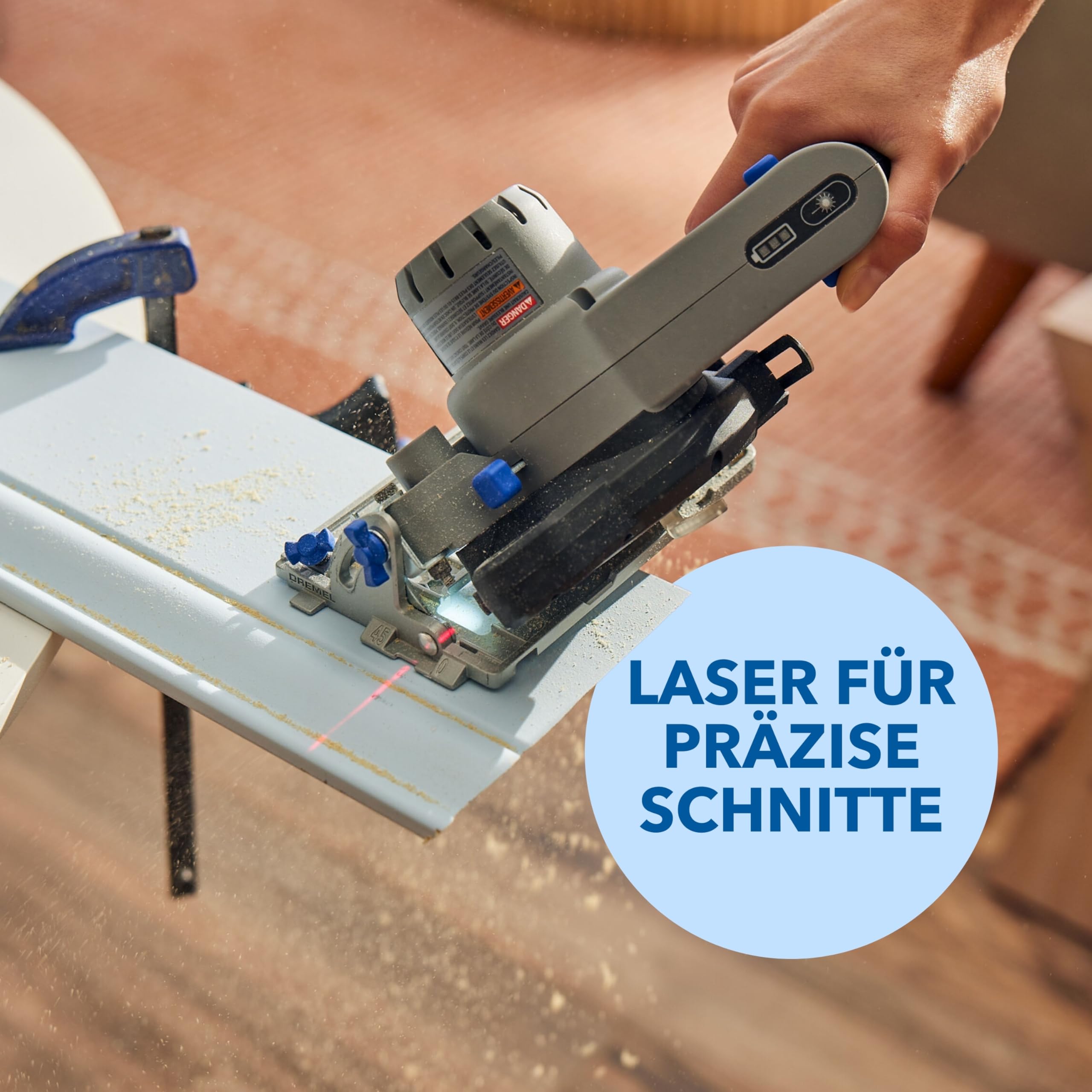Dremel Blueprint Bürstenlose 12V Akku-Mobile Sägestation mit 1x Kompakt-säge, 1x Sägetischkoffer, 1x 2.0 Akku + Ladegerät, 1x Multi Material Kreissägeblatt, 2x Schraub-zwingen, Mehrere Schnitt-Arten