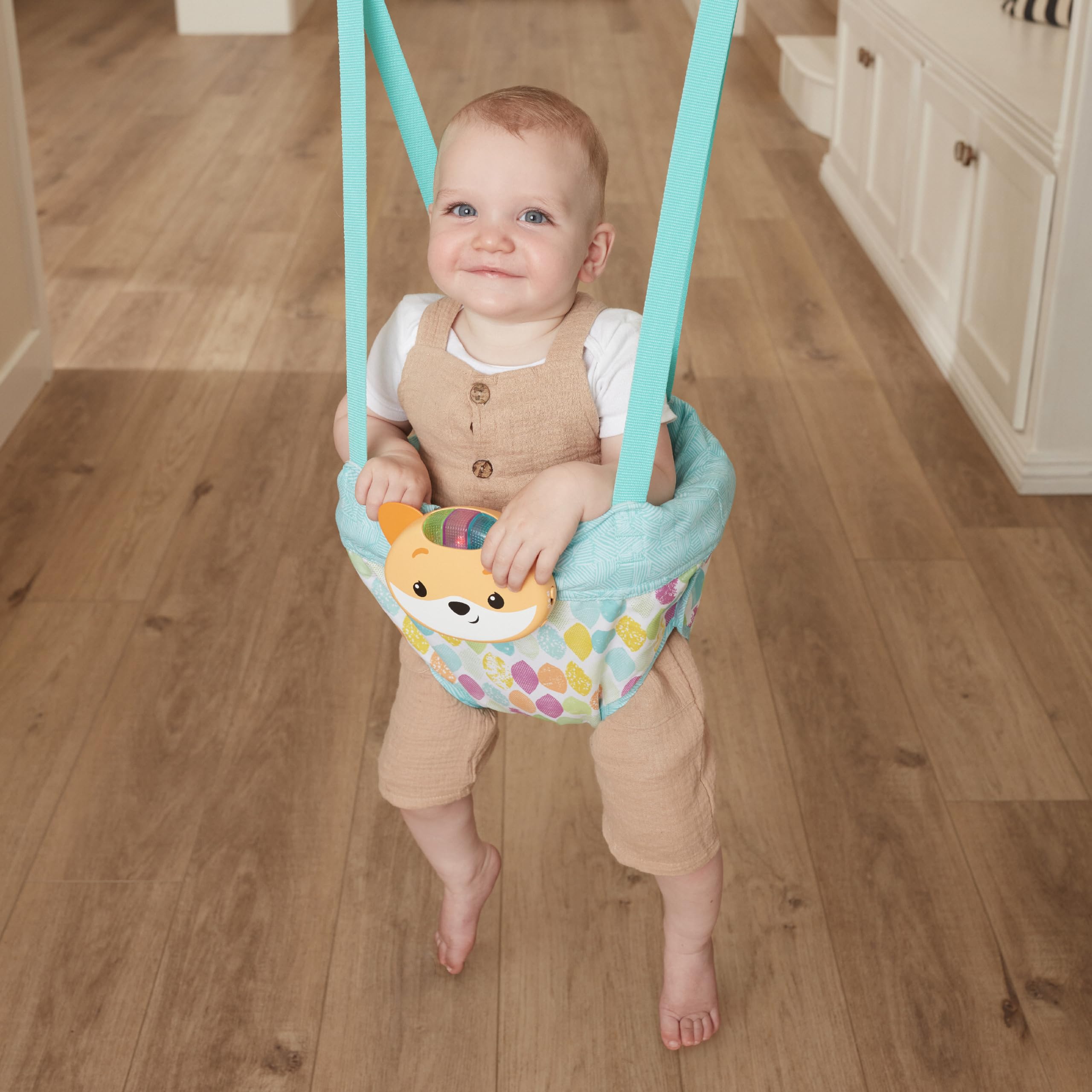 Infantino Music & Lights 2-in-1-Türschaukel, Anregende Aktivitätsschaukel für Babys mit bewegungsgesteuerten Geräuschen, Fuchs