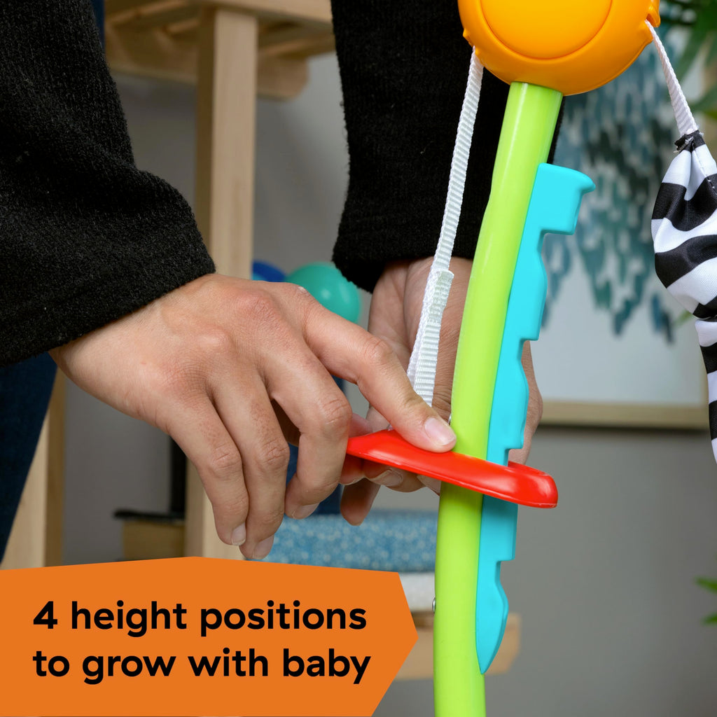 Baby Einstein, Ocean Explorers Curiosity Cove 2-in-1, Türhopser und Bodenspielzeug, Alter 6-12 Monate